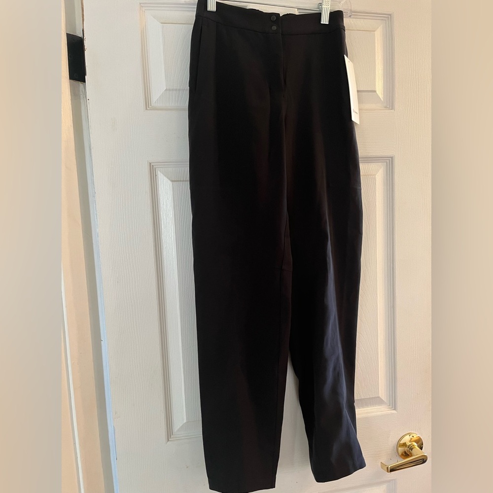 Black Lululemon trousers